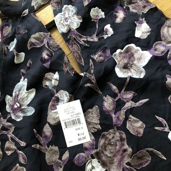 Nordstrom (NWT)-Astr Floral Velvet Halter Top - Picture 4 of 4